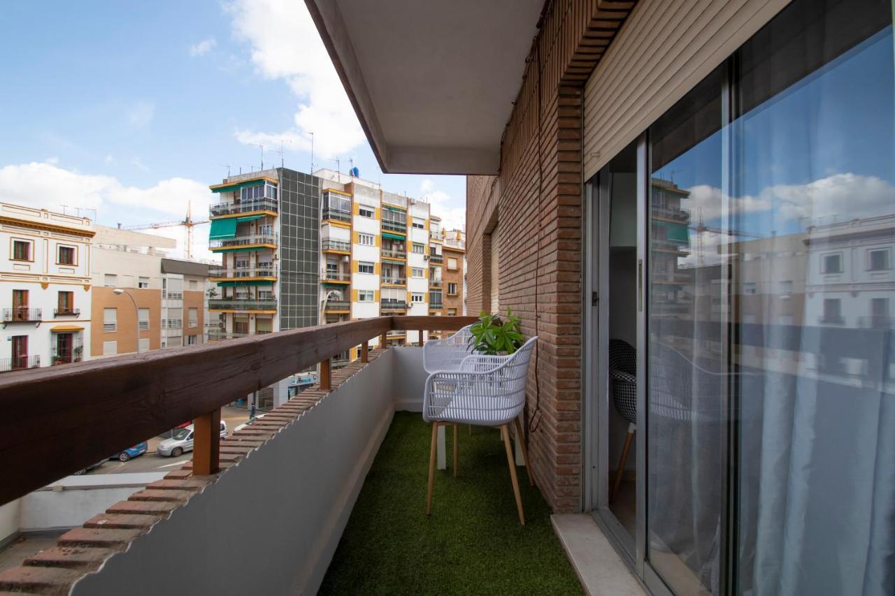 Luminoso Y Acoger Loft, Excelente Ubicacion Apartment Seville Luaran gambar